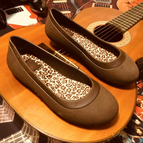 🍂CROCS!! Chocolate Brown with Leopard Interior!! - Picture 1 of 8